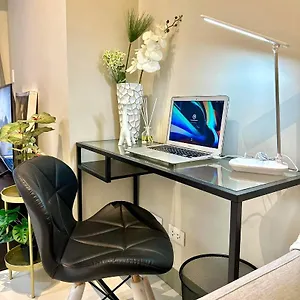 Uptown Parksuites Aparthotel